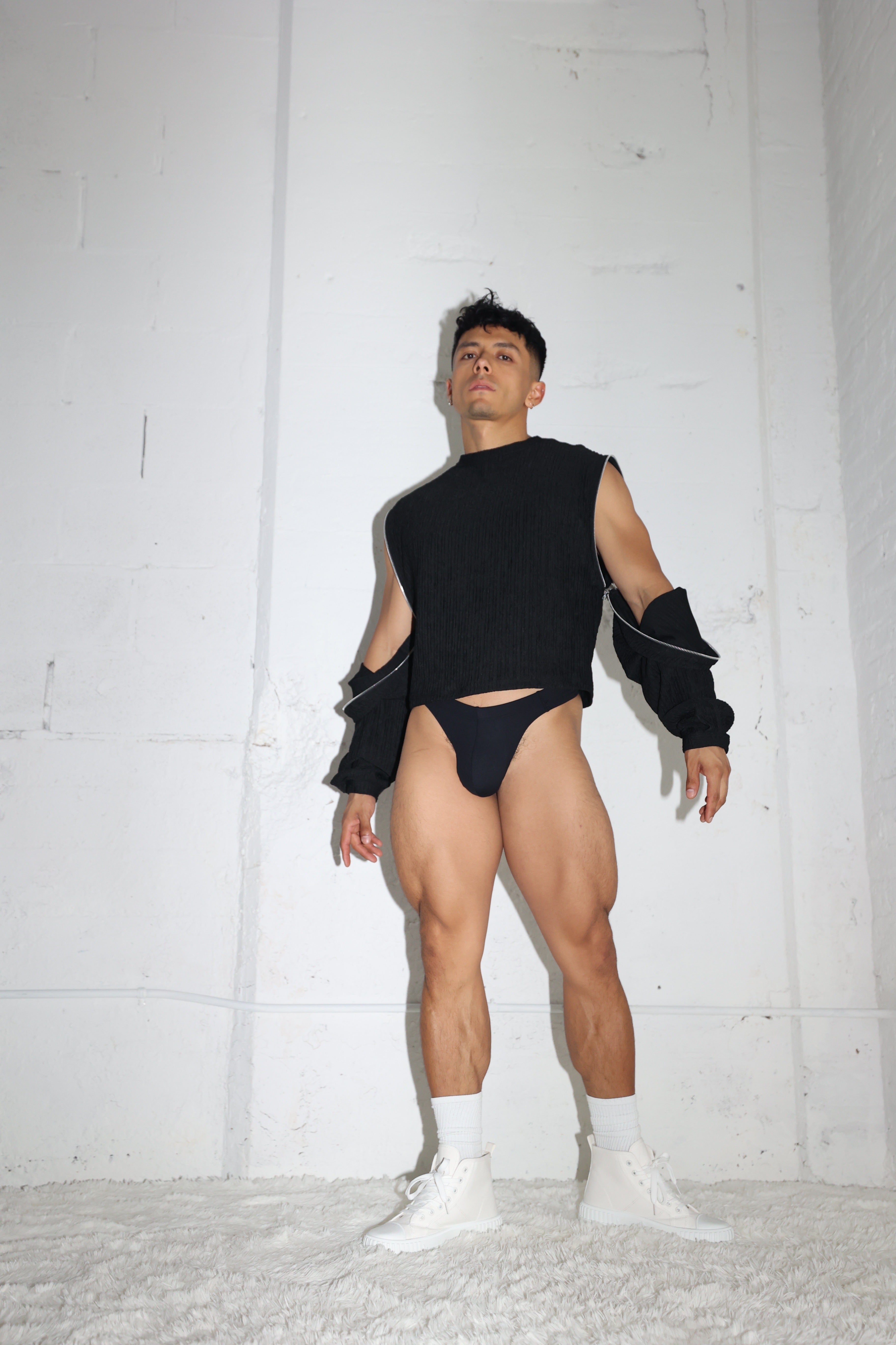 BLACK PLISSÉ SWEATER