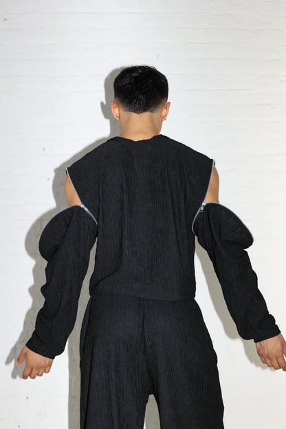 BLACK PLISSE SWEATER