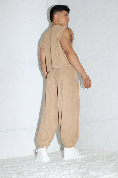 NATURAL PLISSE PANTS