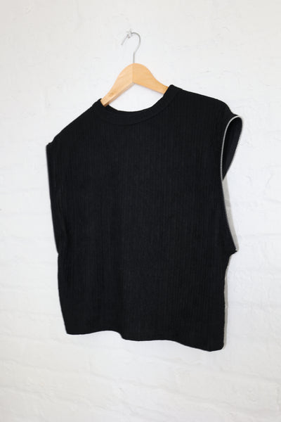 BLACK PLISSÉ SWEATER