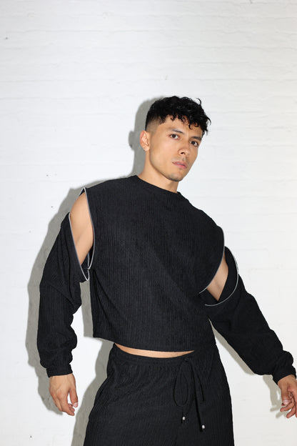 BLACK PLISSE SWEATER
