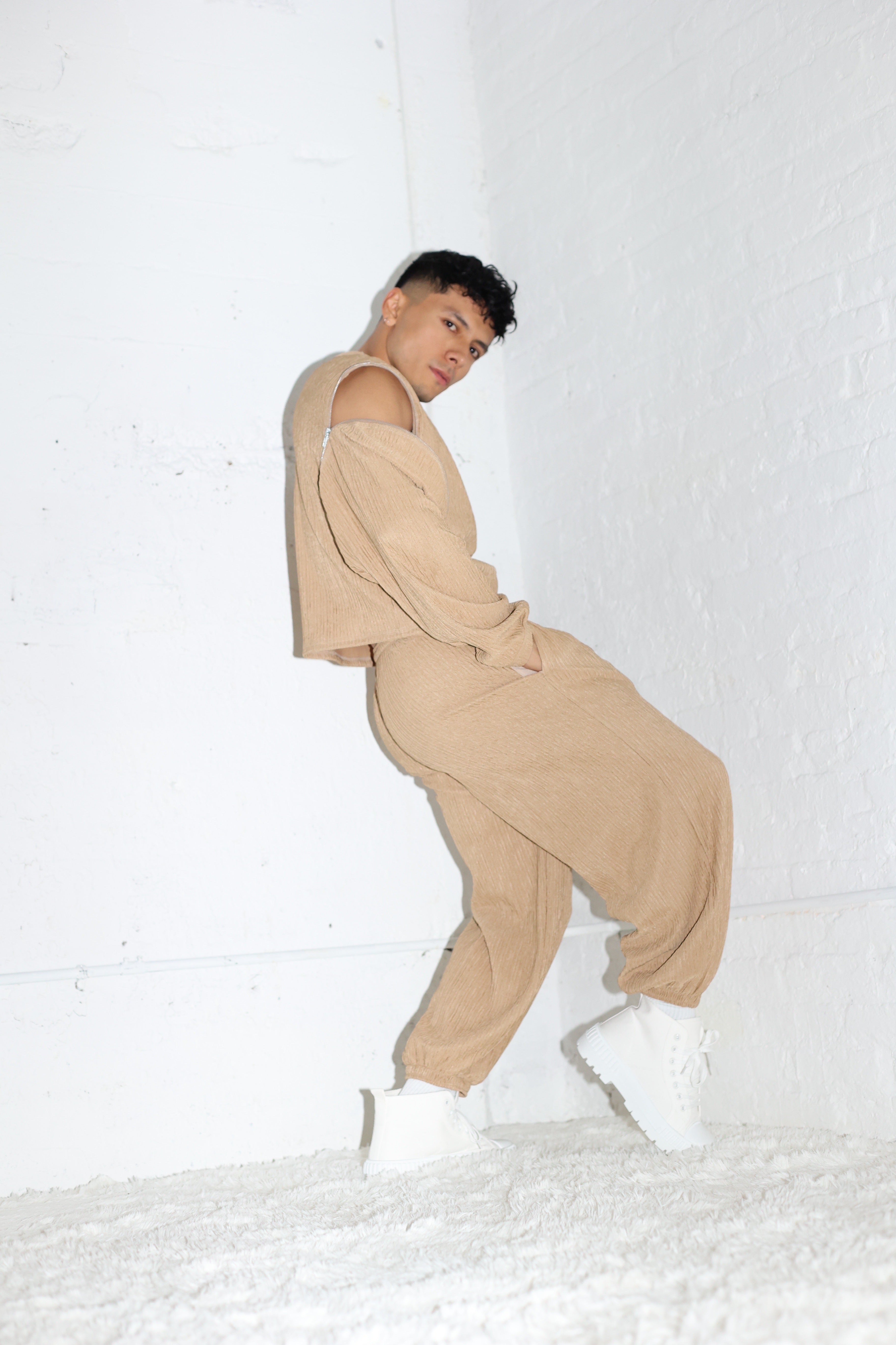 NATURAL PLISSE PANTS